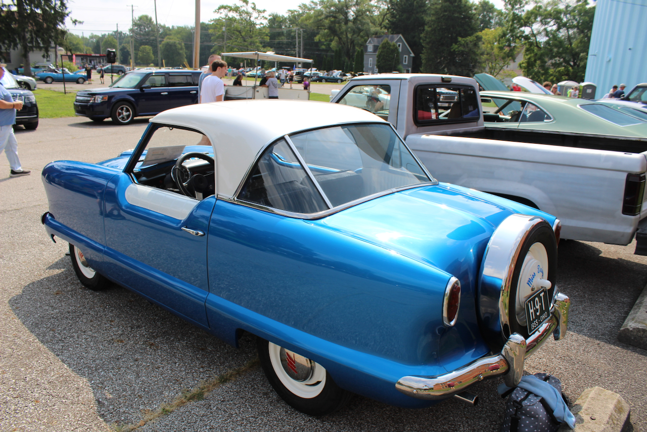 1955 Hudson Metropolitan Nash, blue, rear three-quarter view